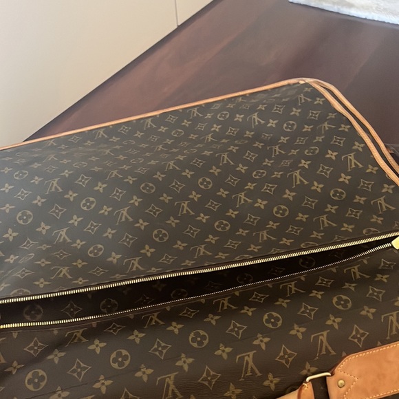Luis Vuitton cream/brown carry/duffel bag. - Picture 5 of 9